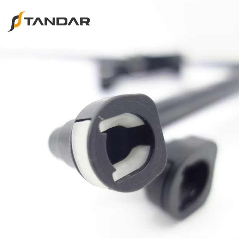 1750816 Hot Selling Automotive Engine Fuel Supply Tube for Ford